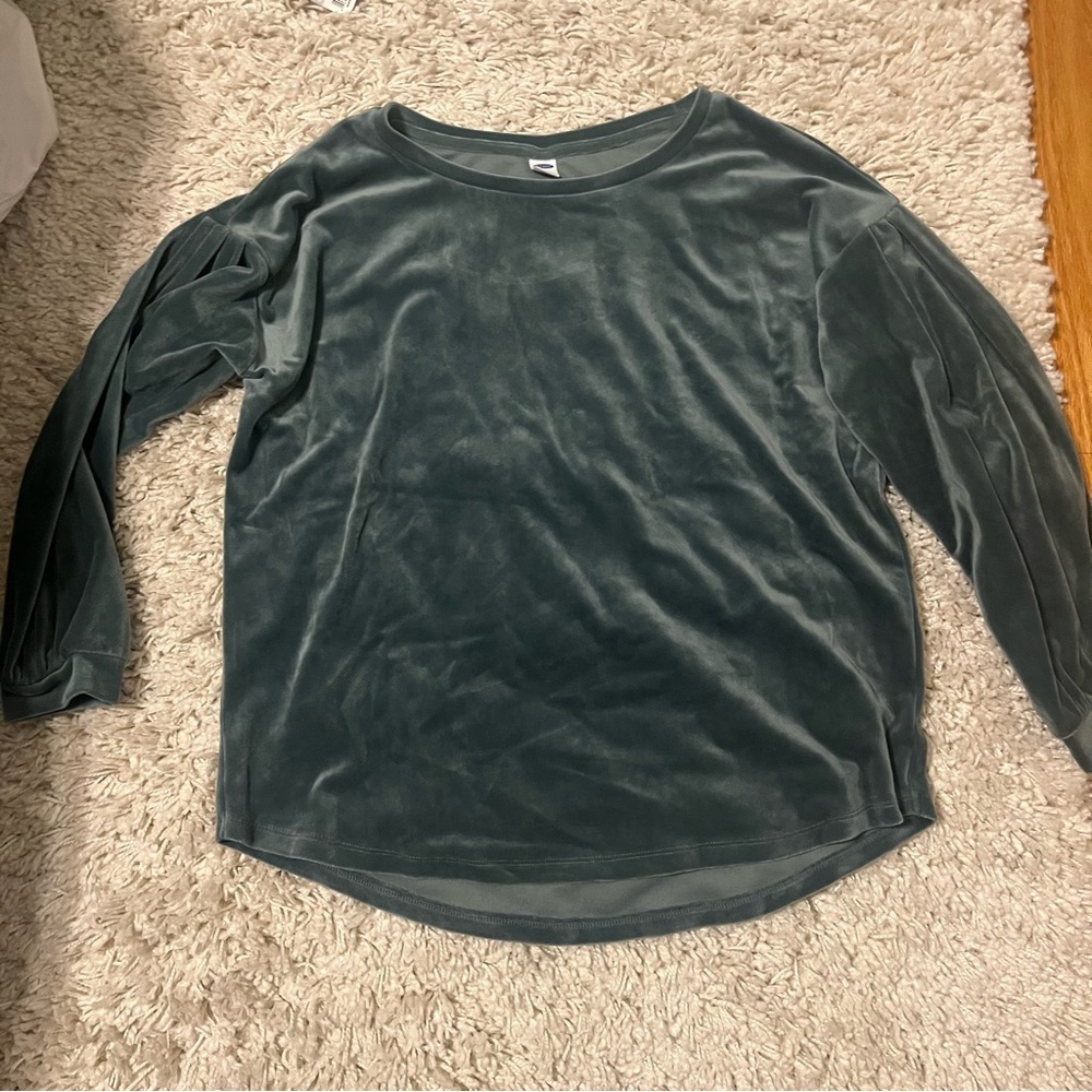 Velvet Long Sleeve Top in Green